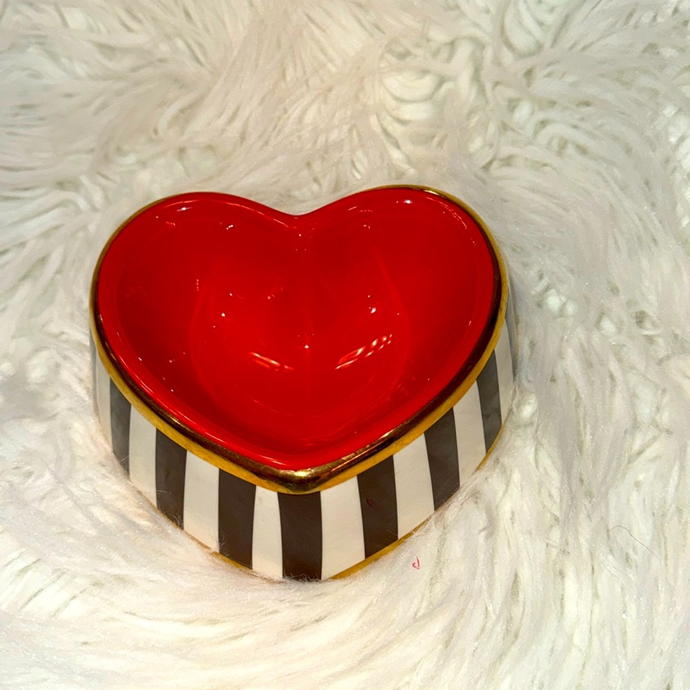 NWT Henri Bendel heart dog bowl